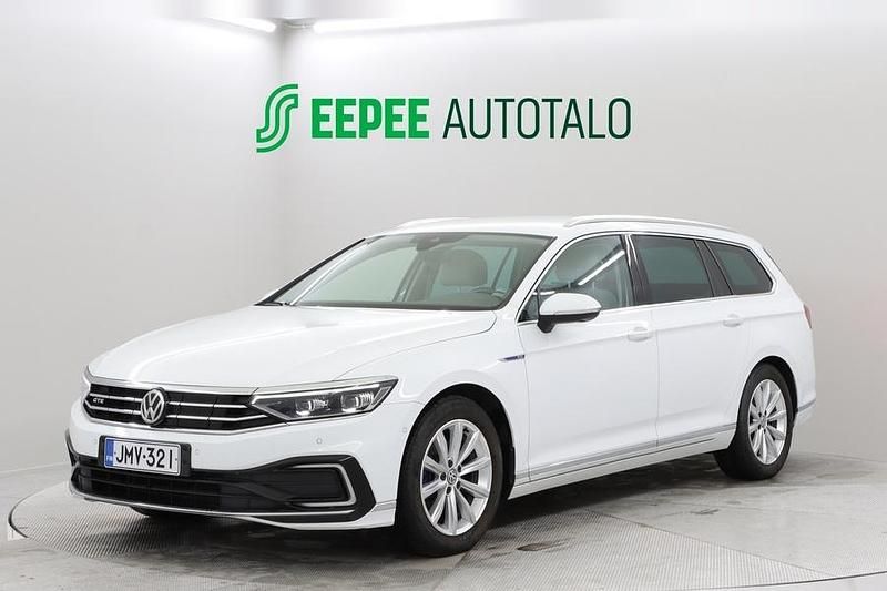 Valkoinen Käytetty 2019 VW Passat GTE Farmari | 20 880 € (Kallis) - Kuva 1/4
