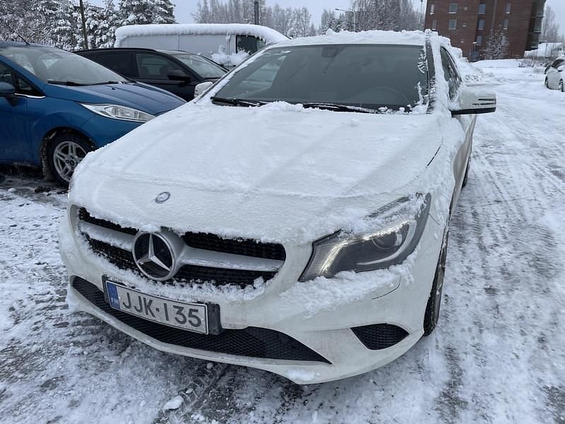 Käytetty Mercedes CLA180 Business 122 HP (89 kW) 2014 Valkoinen Sedan