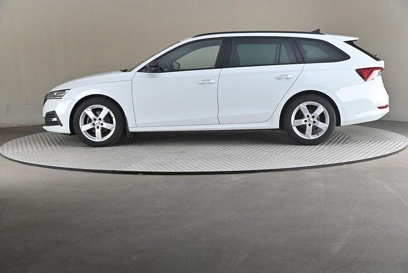 Käytetty Skoda Octavia Style 116 HP (85 kW) 2022 Farmari