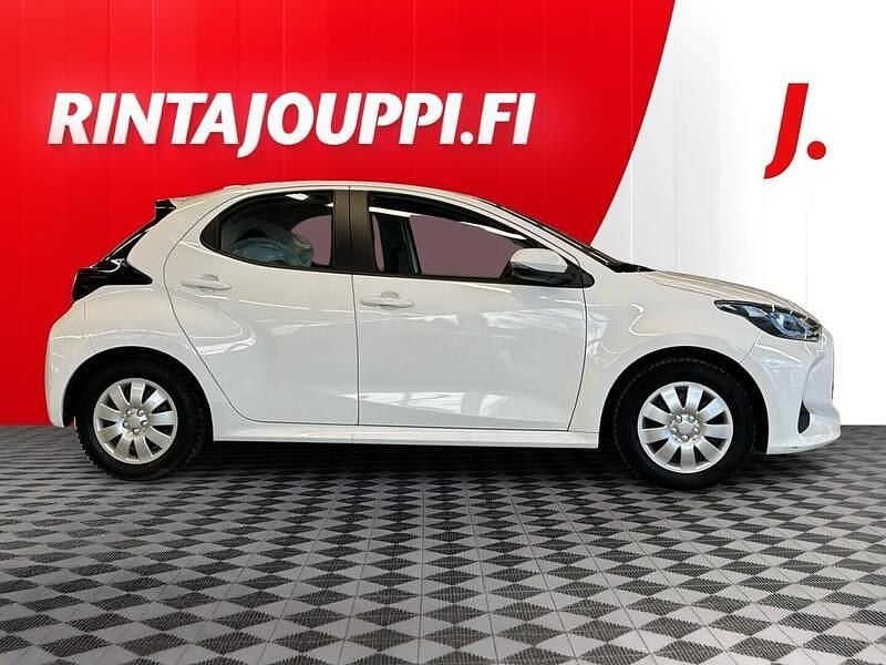 Käytetty Toyota Yaris Hybrid Active 116 HP (85 kW) 2022 Valkoinen Viistoperä