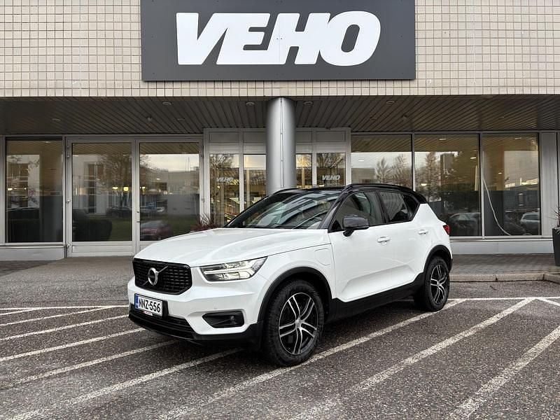 Valkoinen Käytetty 2020 Volvo XC40 Business Edition Katumaasturi | 27 500 € (Perustarjous) - Kuva 1/4