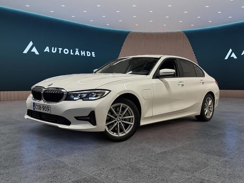 Käytetty 2020 BMW 330e Sedan | 25 950 € (Perustarjous) - Kuva 1/3