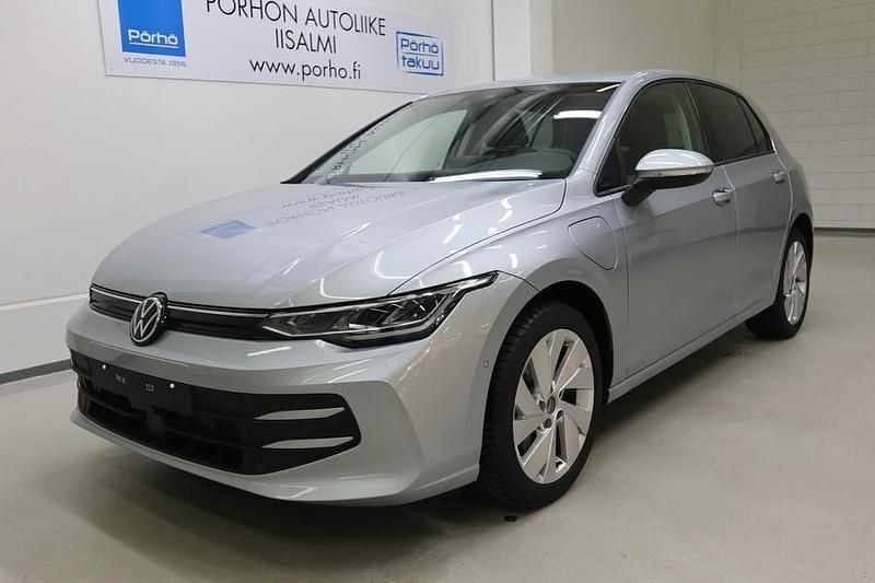 Harmaa Uusi 2025 VW Golf VIII Comfortline Viistoperä | 41 810 € (Perustarjous) - Kuva 1/4
