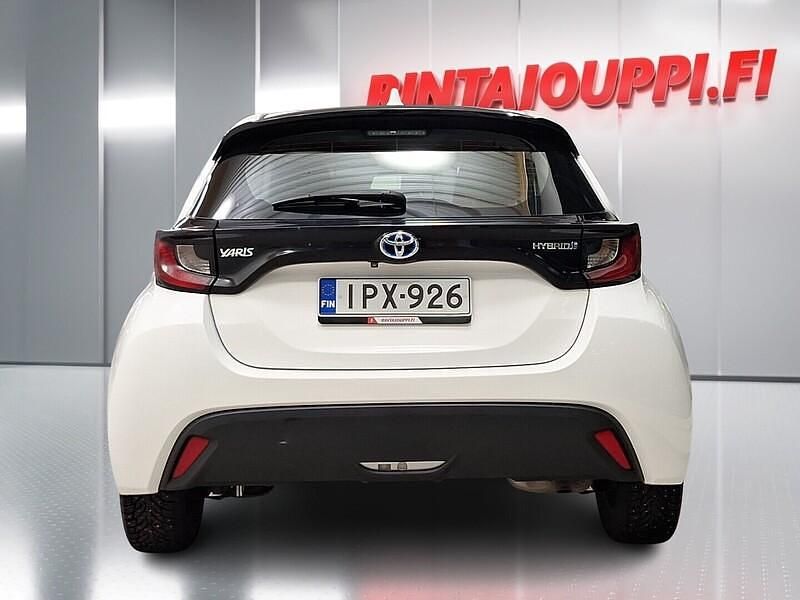 Käytetty Toyota Yaris Hybrid Active 116 HP (85 kW) 2022 Valkoinen Viistoperä