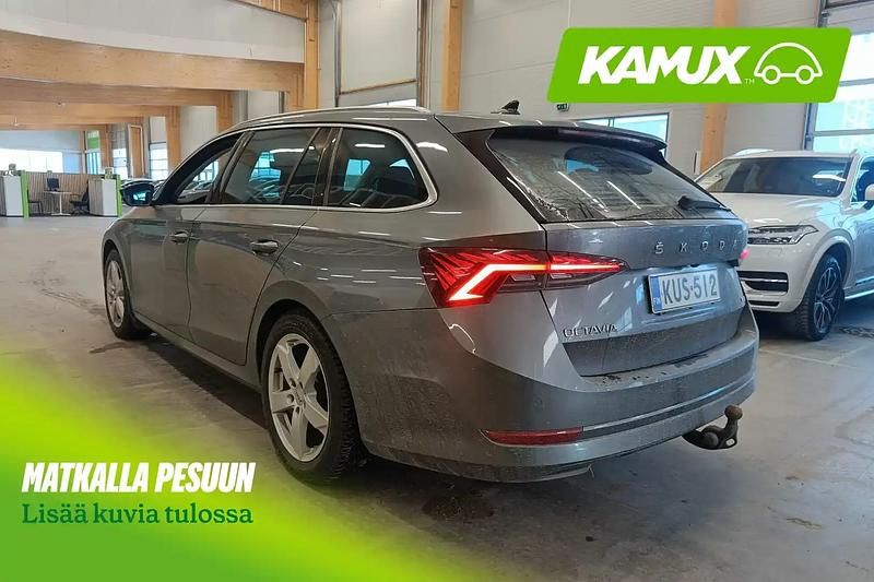 Käytetty Skoda Octavia Style 200 HP (147 kW) 2022 Harmaa / hopea Farmari
