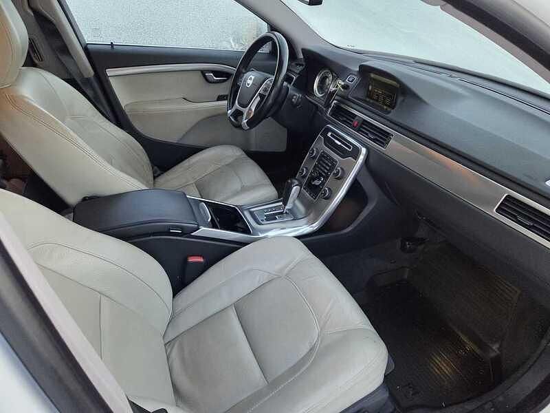 Käytetty Volvo V70 Summum 180 HP (132 kW) 2012 Valkoinen Farmari