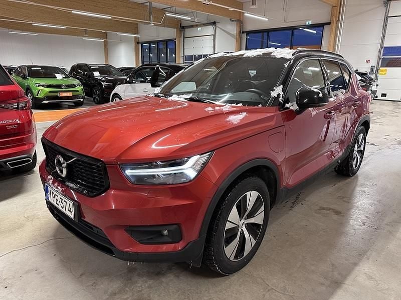 Käytetty Volvo XC40 Business Edition 211 HP (155 kW) 2022 Katumaasturi