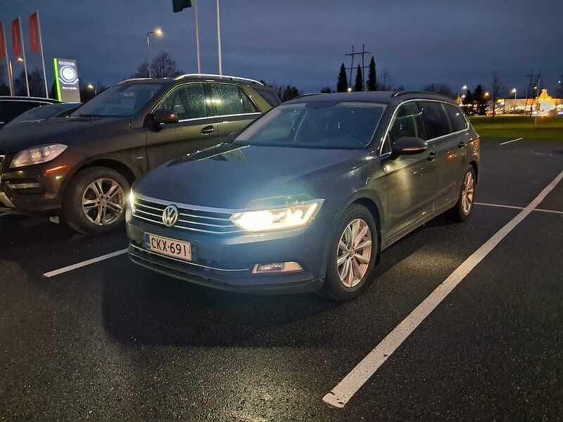 Harmaa Käytetty 2017 VW Passat Edition Farmari | 8 900 € (Perustarjous) - Kuva 1/3