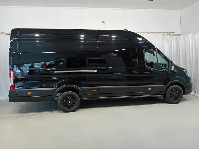 Käytetty Ford Transit Trend 170 HP (125 kW) 2024 Musta Van