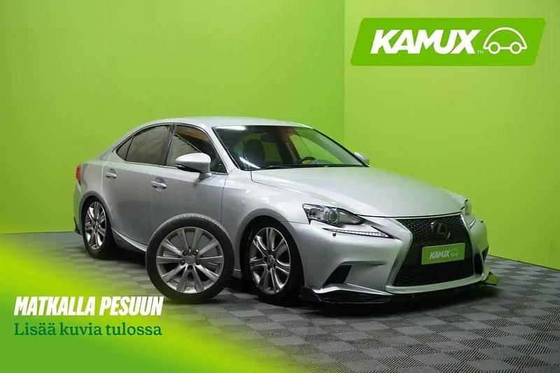Hopea / harmaa Käytetty 2014 Lexus IS300h Luxury Line Sedan | 21 890 € (Hieman kallis) - Kuva 1/4