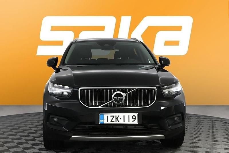 Käytetty Volvo XC40 Business Edition 211 HP (155 kW) 2021 Katumaasturi