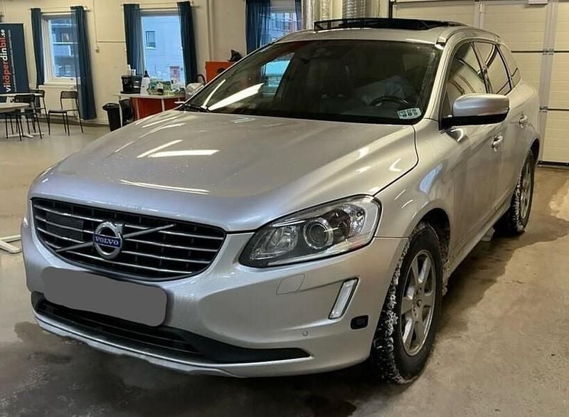 Käytetty Volvo XC60 Summum 190 HP (139 kW) 2016 Katumaasturi