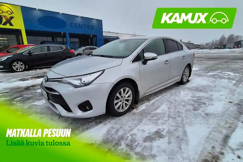Käytetty Toyota Avensis Multidrive S 147 HP (108 kW) 2017 Hopea / harmaa Sedan