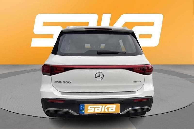 Käytetty Mercedes EQB300 Business 167 kW (228 HP) 2022 Katumaasturi