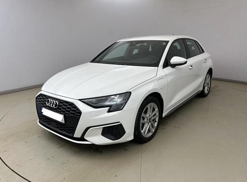Käytetty Audi A3 Sportback e-tron 204 HP (150 kW) 2024 Viistoperä