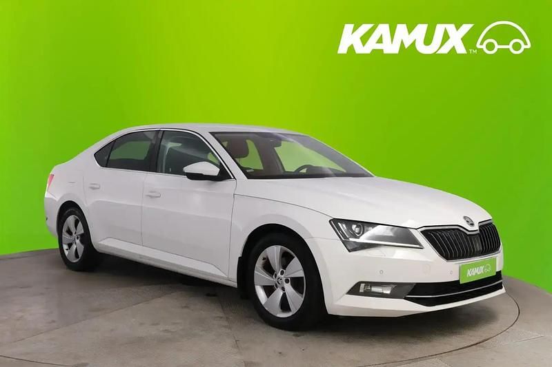 Valkoinen Käytetty 2016 Skoda Superb Ambition Sedan | 11 290 € (Supertarjous) - Kuva 1/4