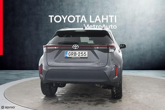 Käytetty Toyota Yaris Cross 116 HP (85 kW) 2024 Harmaa Katumaasturi