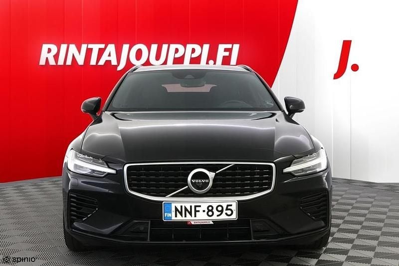Käytetty Volvo V60 R-Design 392 HP (288 kW) 2020 Musta Farmari