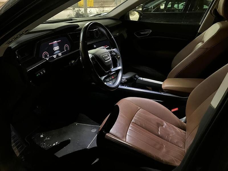 Käytetty Audi e-tron Advanced Plus 230 kW (313 HP) 2021 Katumaasturi