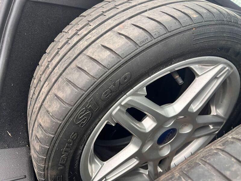 Käytetty Ford Fiesta Titanium 101 HP (74 kW) 2014 Viistoperä