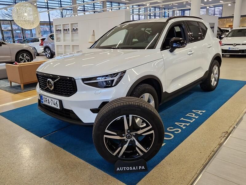 Käytetty Volvo XC40 Plus 163 HP (119 kW) 2025 Katumaasturi