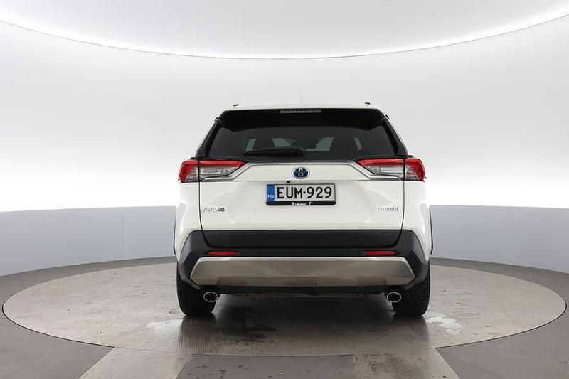 Käytetty Toyota RAV4 Hybrid Edition 178 HP (130 kW) 2023 Valkoinen Katumaasturi