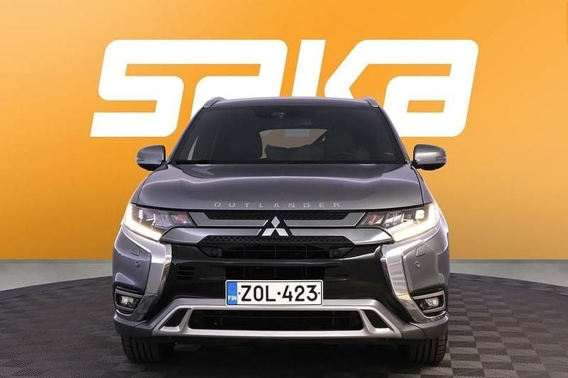 Käytetty Mitsubishi Outlander P-HEV Instyle 224 HP (164 kW) 2019 Katumaasturi