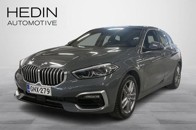 Käytetty BMW 118 Luxury Line 140 HP (102 kW) 2021 Harmaa Viistoperä