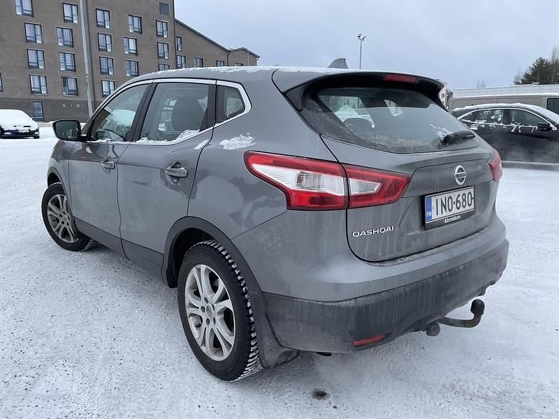 Käytetty Nissan Qashqai Acenta 116 HP (85 kW) 2017 Harmaa Katumaasturi