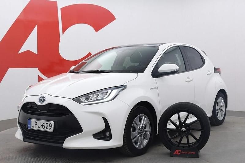 Valkoinen Käytetty 2020 Toyota Yaris Hybrid Style Viistoperä | 19 990 € (Perustarjous) - Kuva 1/4