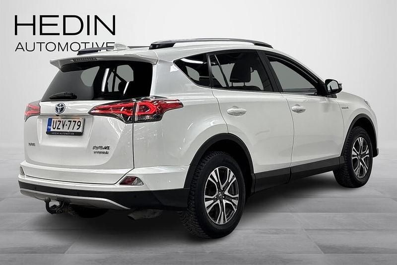 Käytetty Toyota RAV4 Hybrid Style 155 HP (114 kW) 2017 Valkoinen Katumaasturi