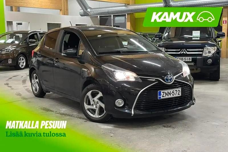 Musta Käytetty 2016 Toyota Yaris Hybrid Active Sedan | 14 390 € (Perustarjous) - Kuva 1/4