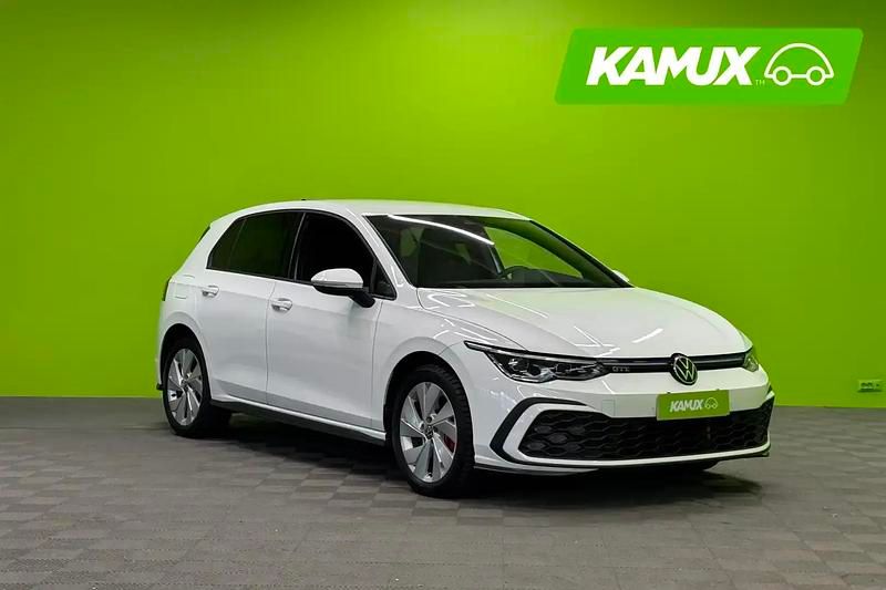 Valkoinen Käytetty 2022 VW Golf VIII GTE Sedan | 22 380 € (Hyvä tarjous) - Kuva 1/4