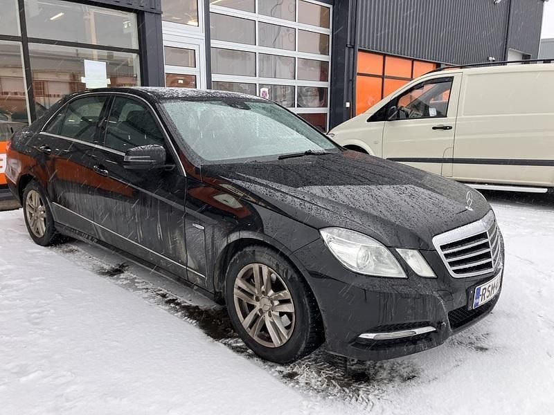 Käytetty Mercedes E220 Avantgarde 170 HP (125 kW) 2010 Sedan