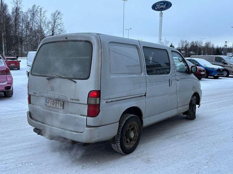 Käytetty Toyota HiAce 117 HP (86 kW) 2007 Hopea Van