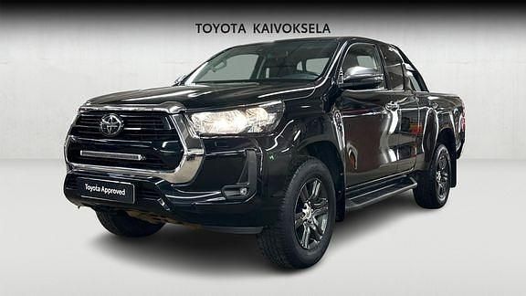 Musta Käytetty 2022 Toyota HiLux Active Nouto | 43 990 € (Supertarjous) - Kuva 1/4