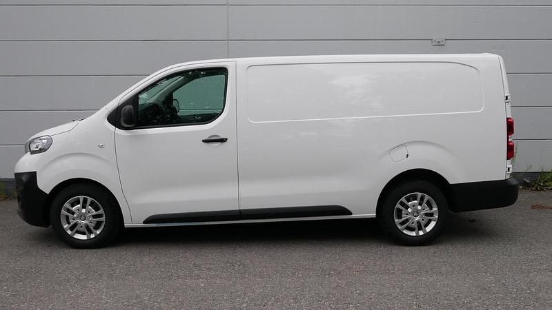 Käytetty Peugeot Expert 144 HP (105 kW) 2022 Valkoinen Van