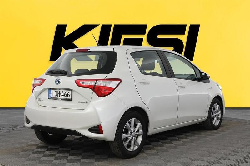 Käytetty Toyota Yaris Hybrid Active 73 HP (53 kW) 2018 Viistoperä