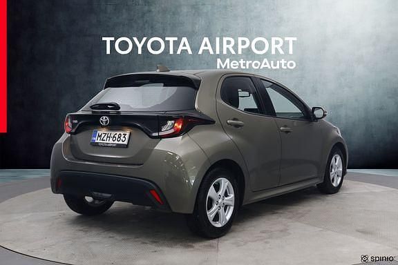 Käytetty Toyota Yaris Multidrive S 125 HP (91 kW) 2021 Ruskea (beige) Viistoperä