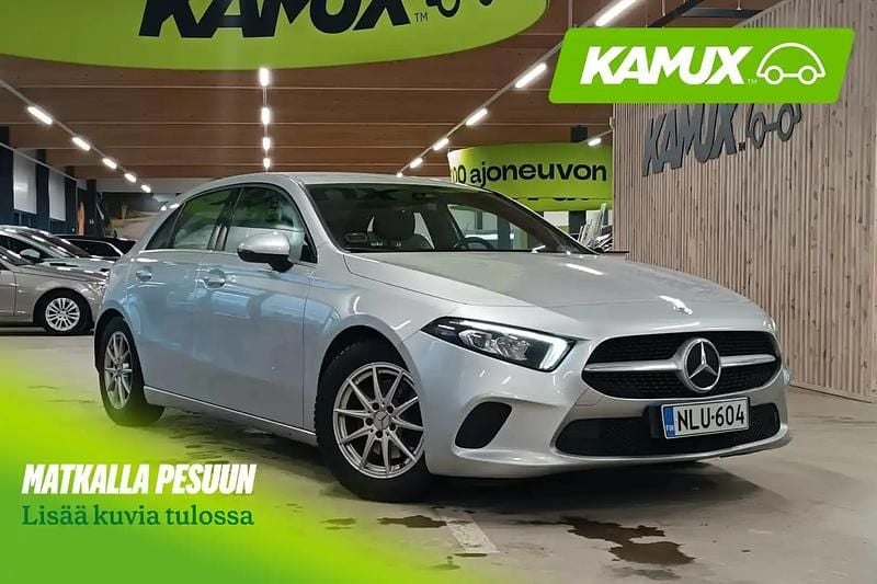 Hopea / harmaa Käytetty 2020 Mercedes A200 Business Sedan | 19 590 € (Supertarjous) - Kuva 1/4