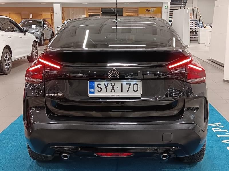 Käytetty Citroën C4 PureTech 131 HP (96 kW) 2021 Musta Viistoperä
