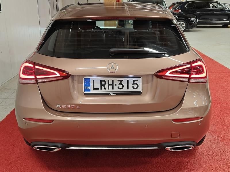 Käytetty Mercedes A250 Business 160 HP (117 kW) 2023 Viistoperä