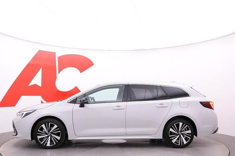 Käytetty Toyota Corolla Edition 140 HP (102 kW) 2025 Harmaa Farmari