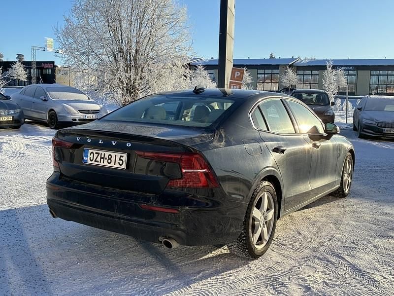 Käytetty Volvo S60 Comfort 197 HP (144 kW) 2022 Sedan