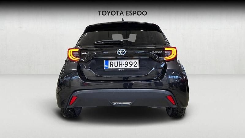 Käytetty Toyota Yaris Hybrid Style 116 HP (85 kW) 2021 Viistoperä