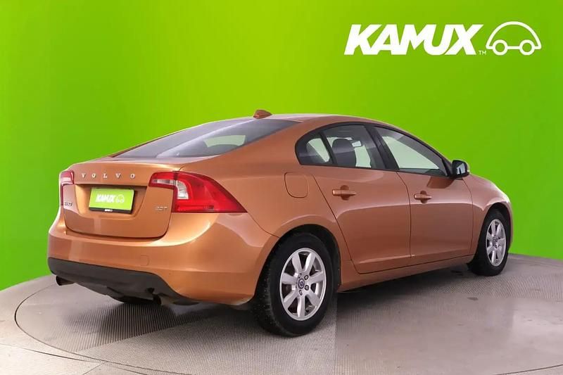 Käytetty Volvo S60 Kinetic 203 HP (149 kW) 2011 Oranssi Sedan