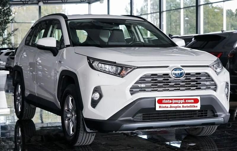 Valkoinen Käytetty 2020 Toyota RAV4 Hybrid Active Katumaasturi | 35 490 € (Perustarjous) - Kuva 1/3