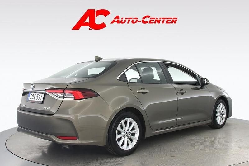 Käytetty Toyota Corolla Active 122 HP (89 kW) 2022 Ruskea (beige) Sedan