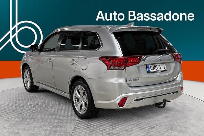 Käytetty Mitsubishi Outlander P-HEV Active 135 HP (99 kW) 2021 Katumaasturi