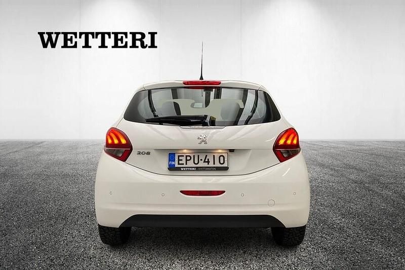 Käytetty Peugeot 208 Signature Sky 83 HP (61 kW) 2018 Valkoinen Viistoperä